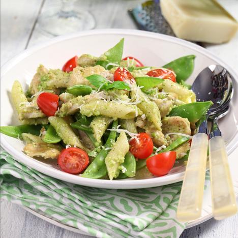Penne med ärtpesto och kyckling