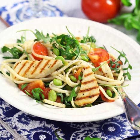 Linguine med edamamebönor och grillad haloumi