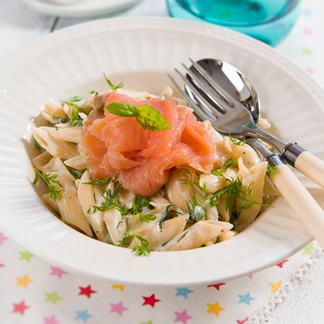 Krämig pasta med rimmad lax