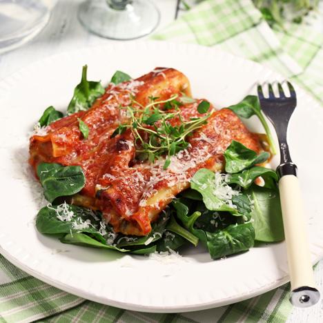 Svampcannelloni på spenatbädd