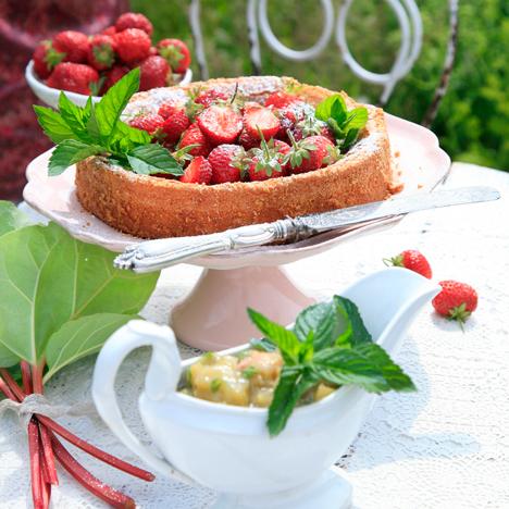 Vit kladdkaka med rabarberkompott
