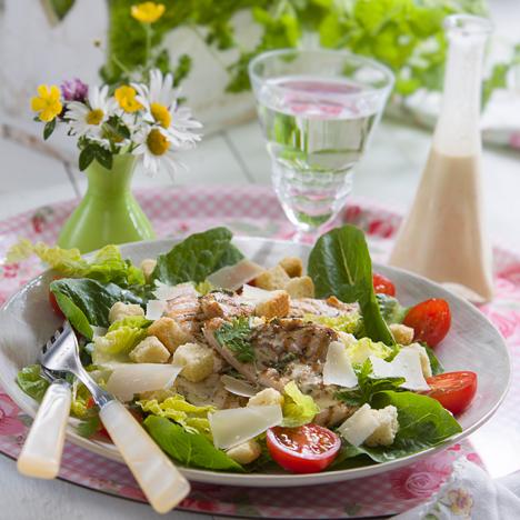 Caesarsallad med grillad kycklingfilé