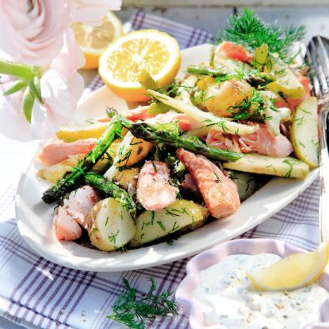 Potatissallad med lax och örtagårdsdressing