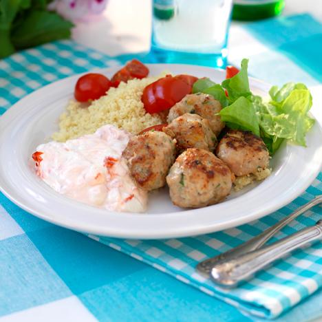 Kycklingbullar med couscous