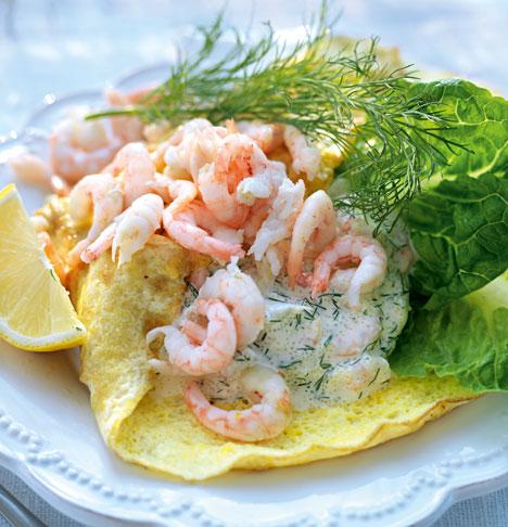 Omelett med skagenröra
