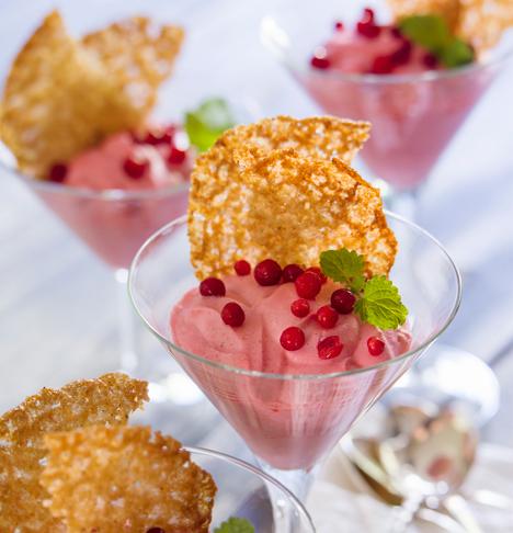 Lingonmousse med kanelflarn