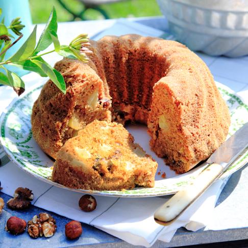 Saftig äppel- och nötkaka