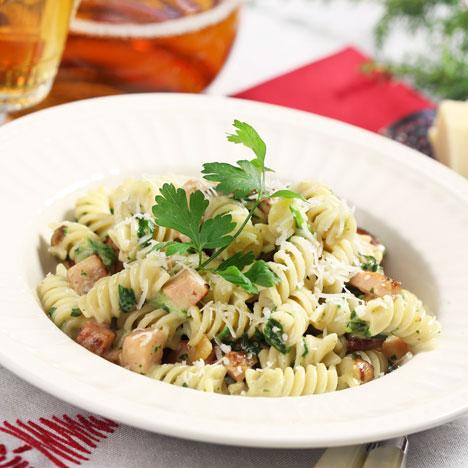 Pasta med kassler- och spenatsås