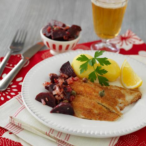 Stekt fisk med rödbetor