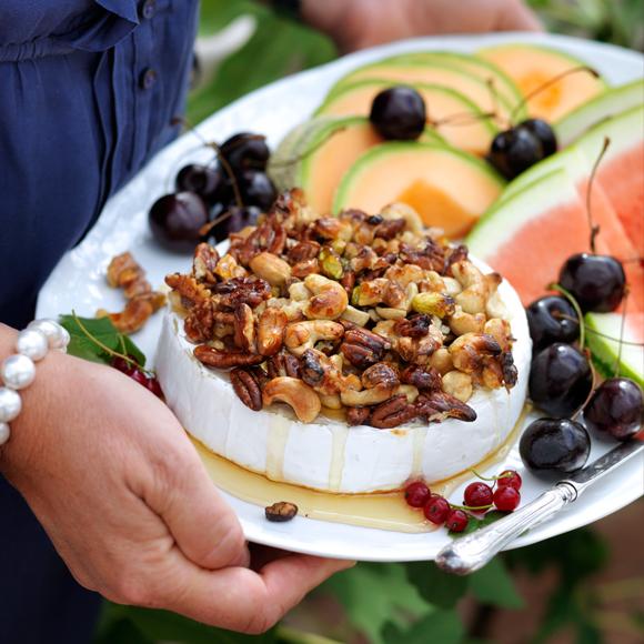 Bakad brie med nötter