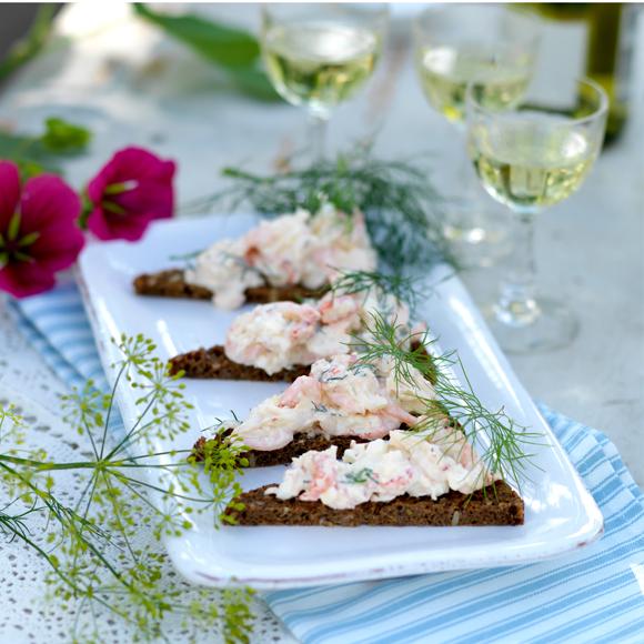Brödsnittar med skärgårdsröra