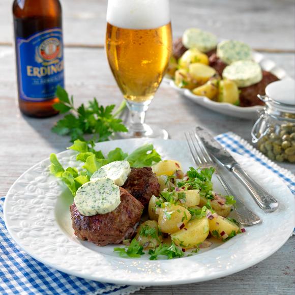 Biff à la Lindström med vitlökssmör och potatissallad