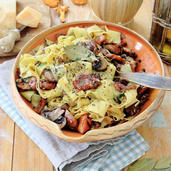 Fettuccine med salsiccia och svamp
