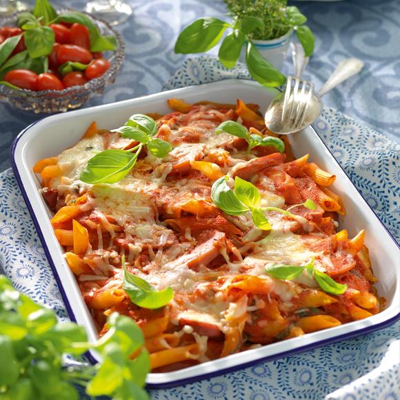 Pastagratäng med kryddig korv