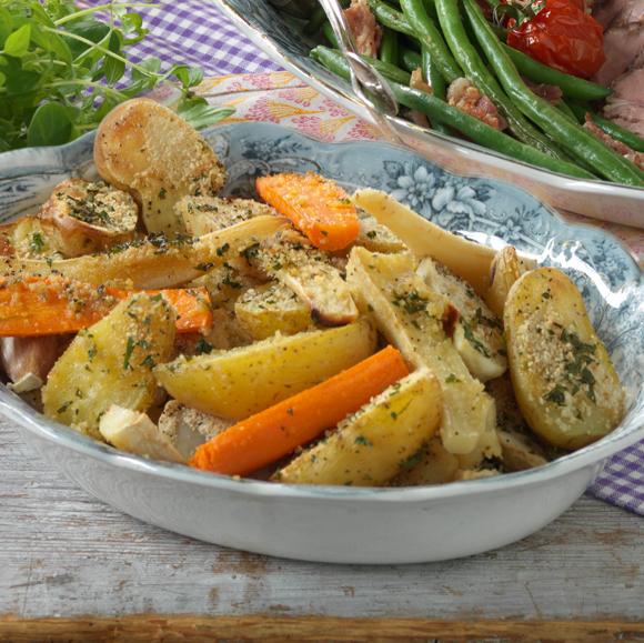 Vitlöksrostade rotsaker och potatis