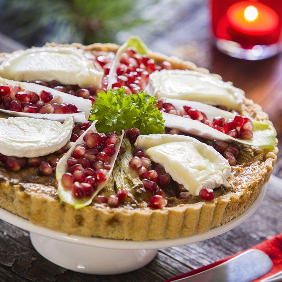 Chèvrepaj med endivsallad och granatäpple