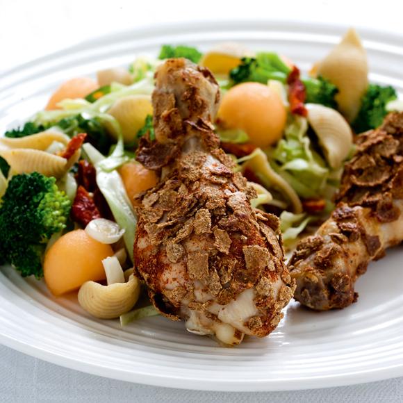 Krispiga kycklingben med melonsallad