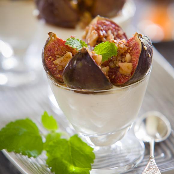 Ostmousse med grillade fikon