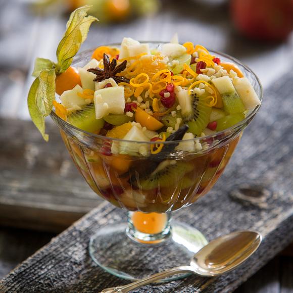 Kryddig fruktsallad med kanelgrädde