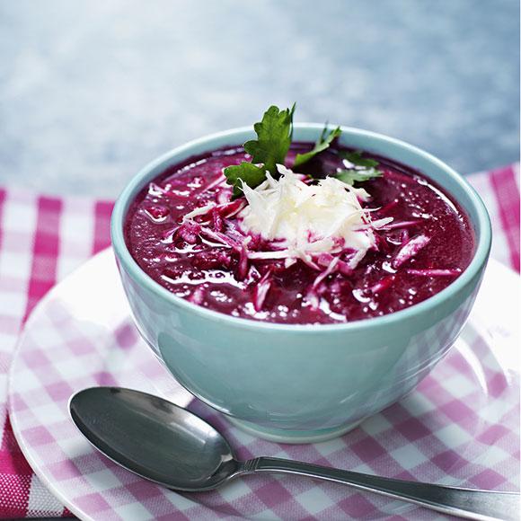 Rödbetssoppa med pepparrotsyoghurt