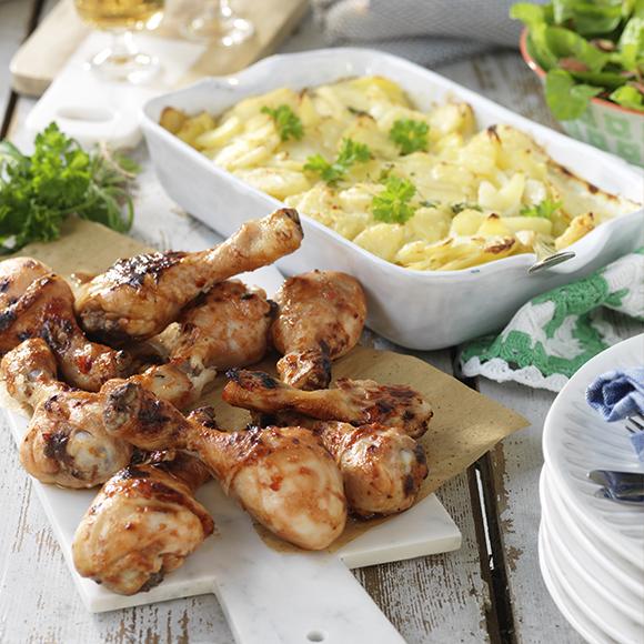 Kryddiga kycklingben med potatis- och rotfruktsgratäng