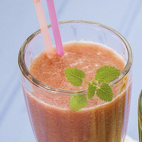 Röd frukt- och bärdrink