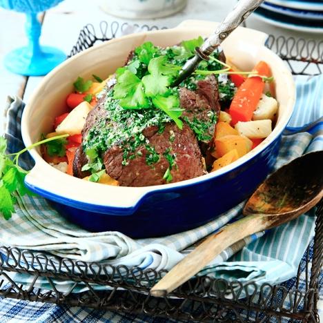 Oxfilé provençal på rotfruktsbädd