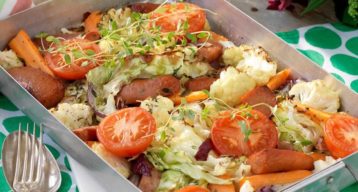 Korvpytt med vitkål och pepparrotsyoghurt