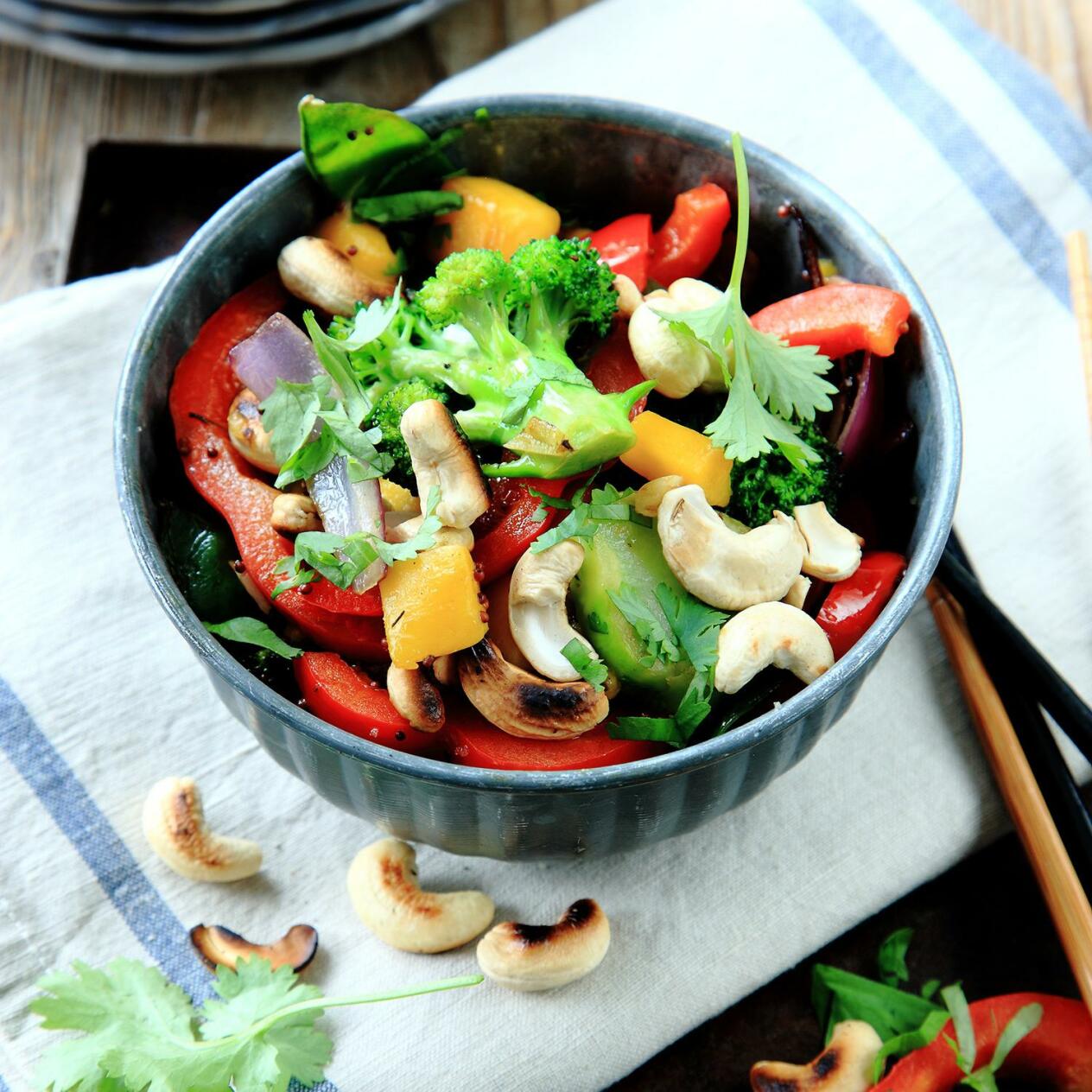 Wokade grönsaker med cashewnötter