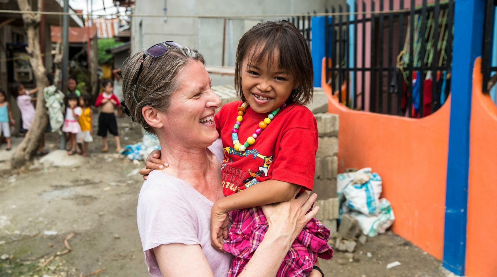 Anna fick följa med Operation Smile till Filippinerna