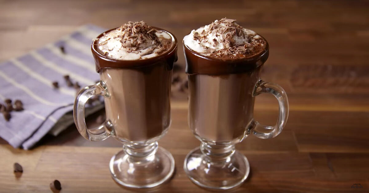 Video: Så här gör du lyxigt god varm chokladdryck med glass
