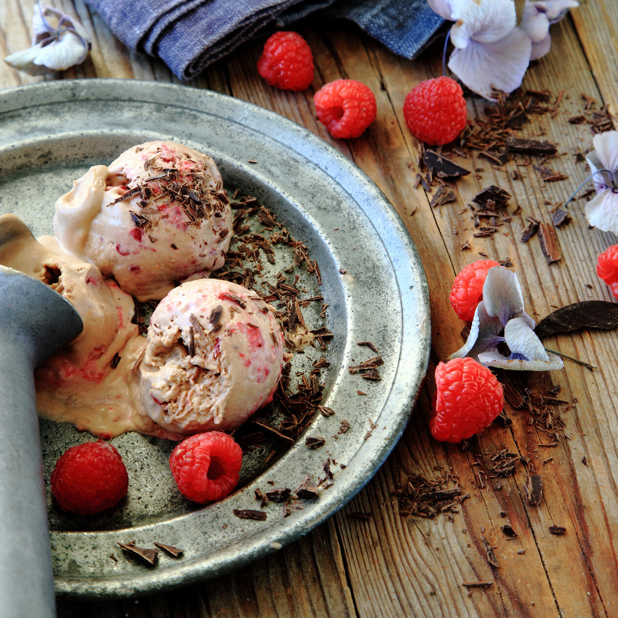 Mjölkchokladparfait med apelsin och hallon
