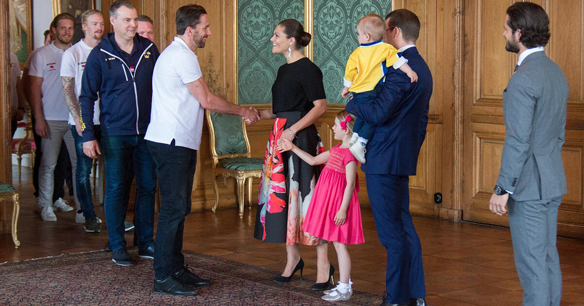 Estelle och Oscar hyllade VM-hjältarna i Tre Kronor