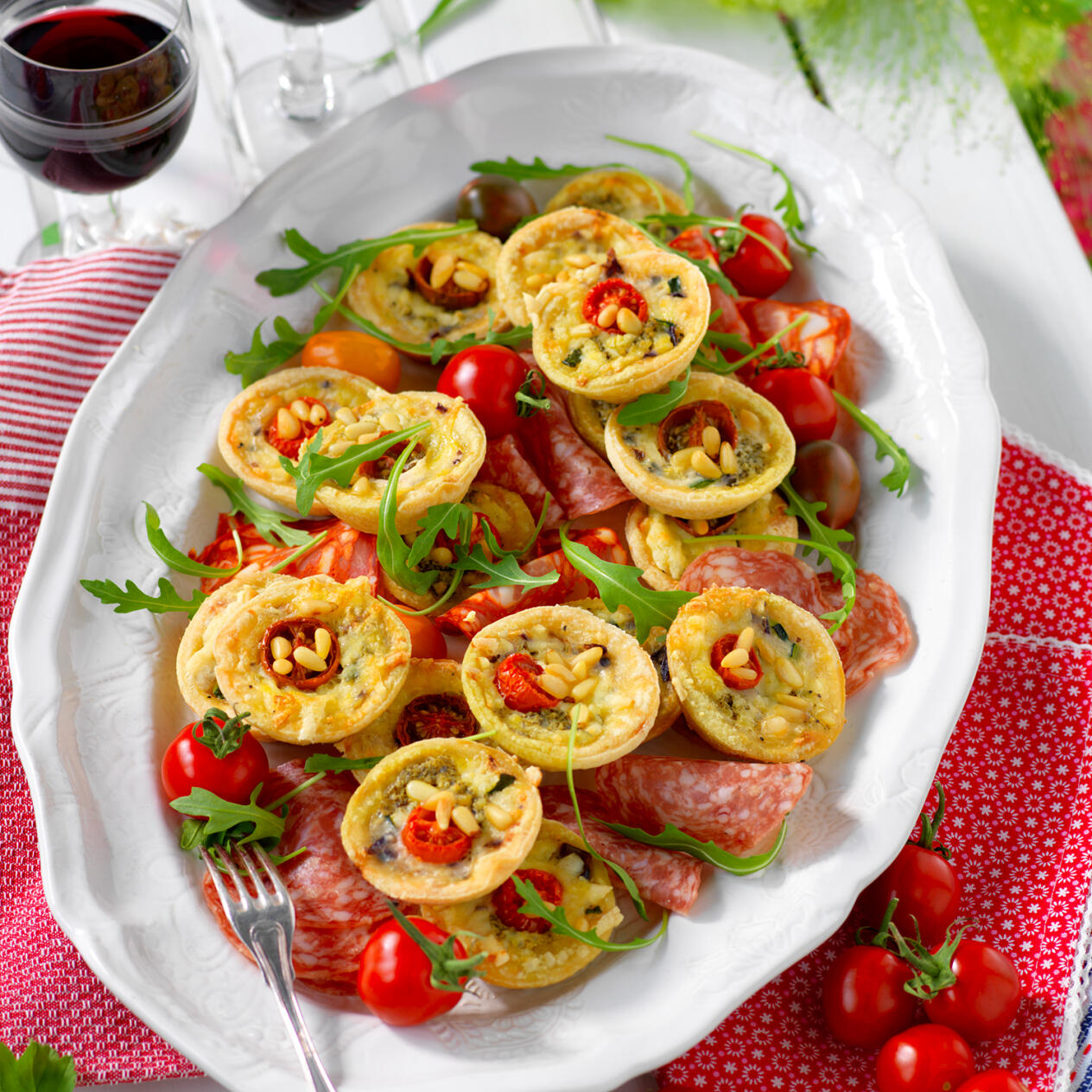 Minipajer med squash och pesto