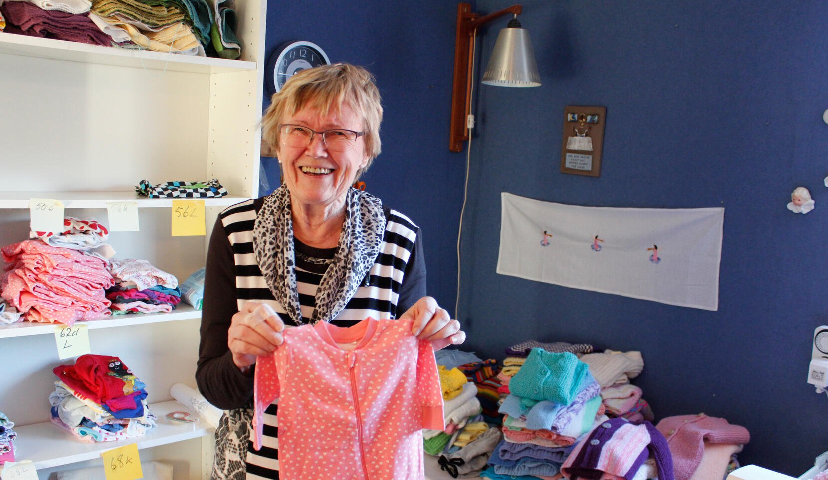 Nancy stickar och skickar babypaket till Afrika: Jag är glad att min stickning kan komma till nytta