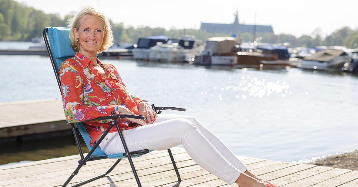 I solstolen med Bibi Rödöö: “Sommar i P1 är inget vanligt jobb – det är en del av  mitt liv”