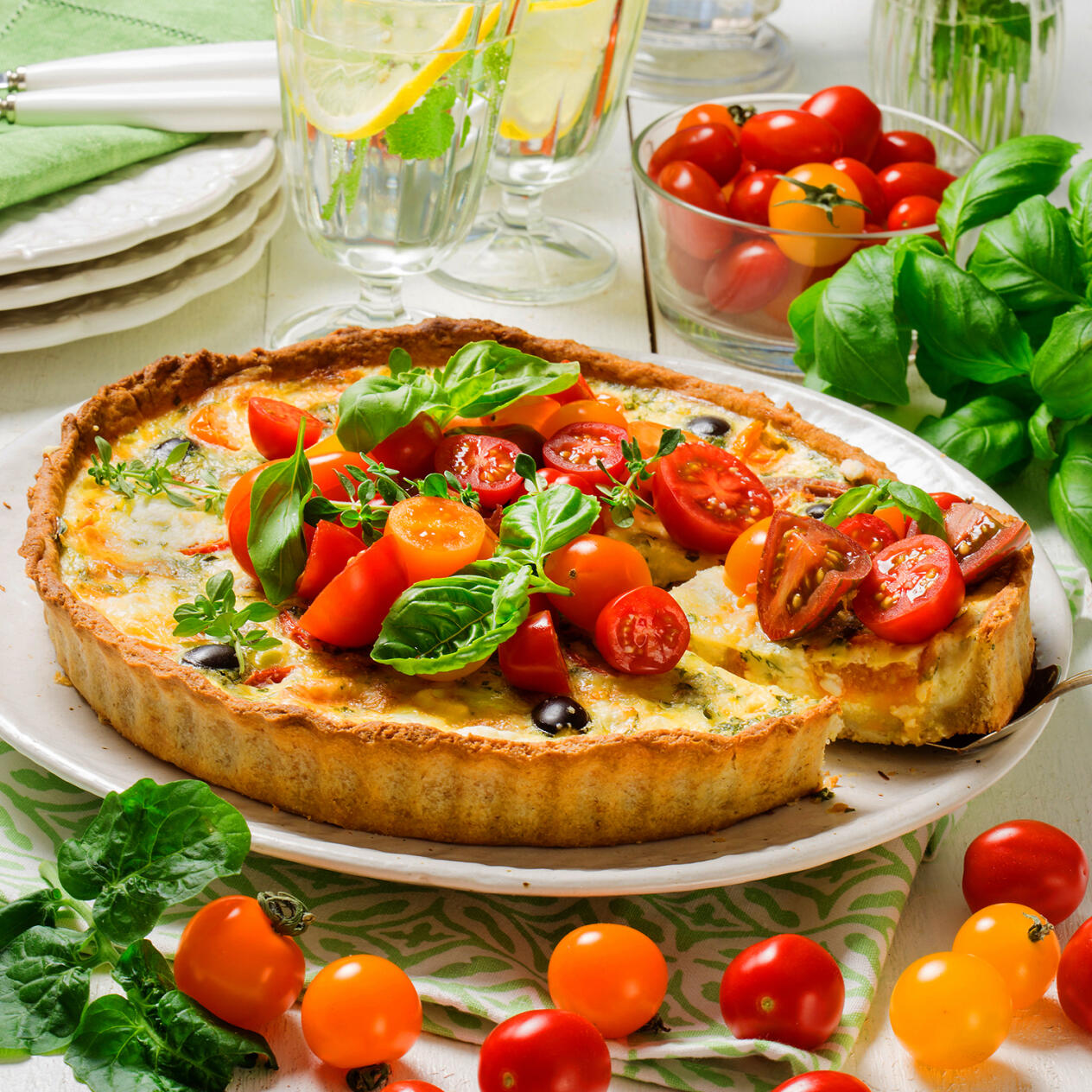 Tomatpaj med fetaost och örter