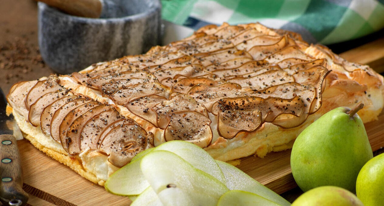 Päronkaka med maräng i långpanna