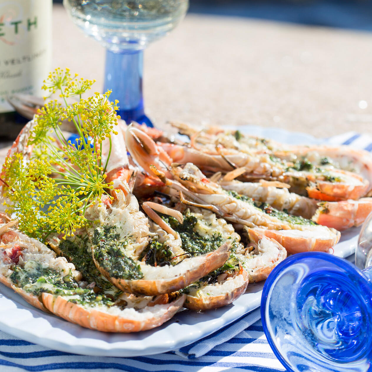 Grillade havskräftor med ört- och citronsmör