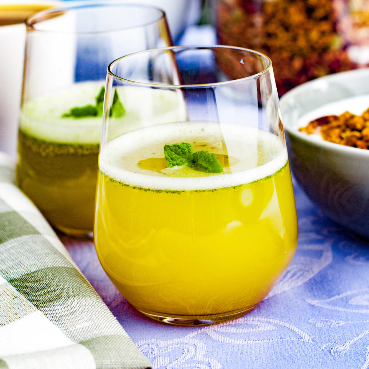 Citrusdrink med mynta