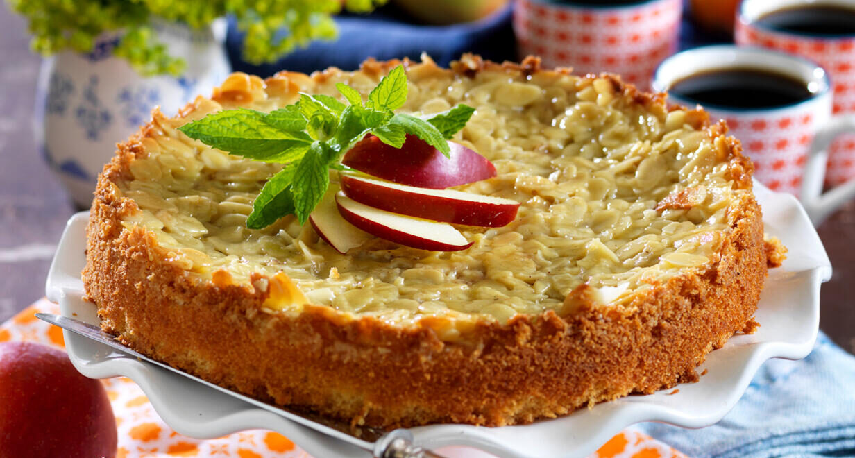 Klassisk toscakaka med äpple