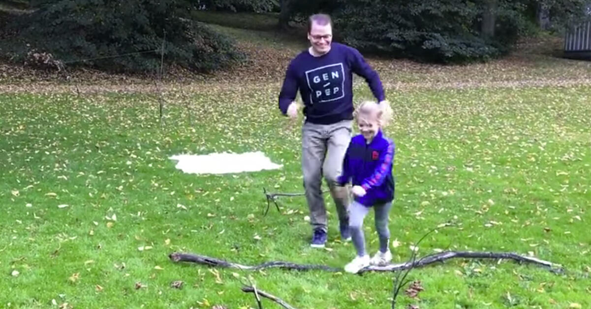 Se Daniel och Estelle testa sin hemmagjorda hinderbana i veckans gulligaste klipp
