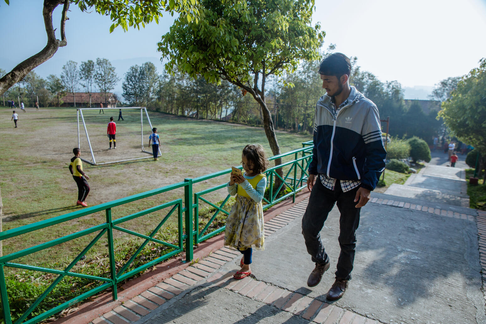 Fotografen Amul Thapa om uppväxten i barnbyn: Det var som att hamna i himmelriket
