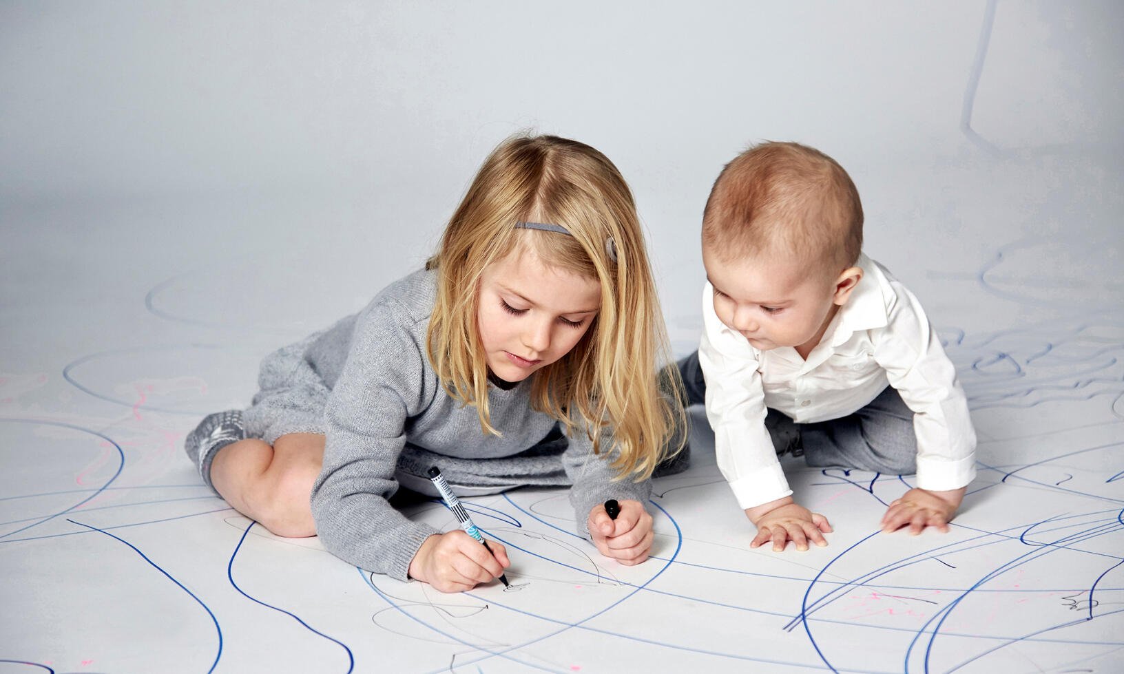 Se de nya bilderna på Estelle och Oscar!