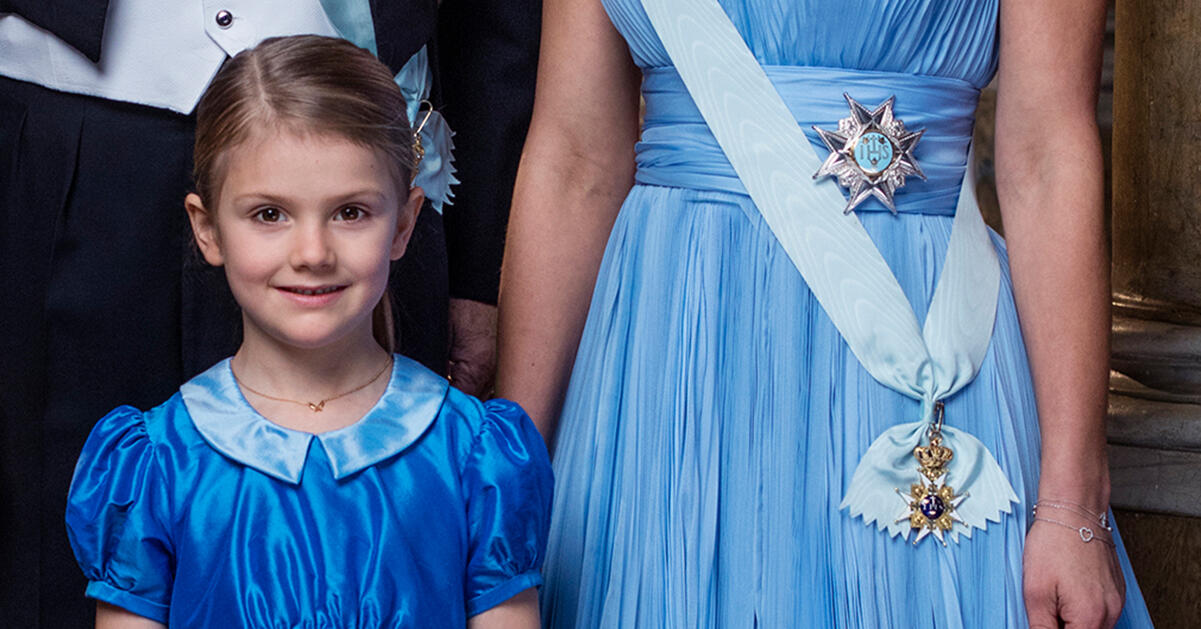 Nya bilden: Prinsessan Estelle poserar som den blivande drottning hon är
