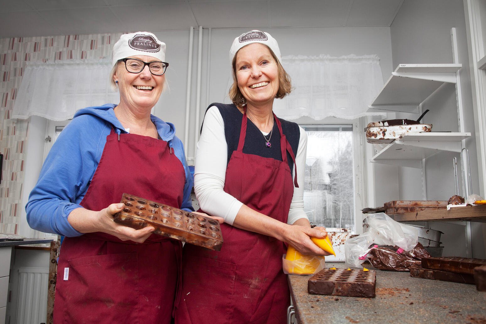 Kollegorna Ywonne och Gunilla startade pralinfabrik