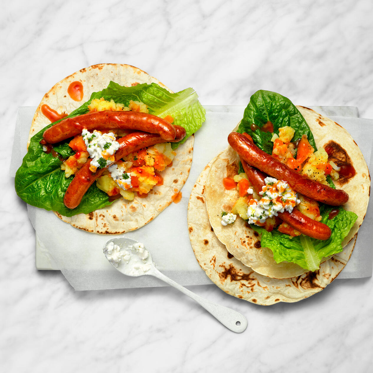 Korvwrap med morotskross och örtkeso