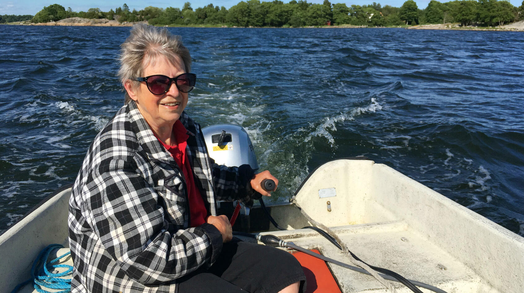 83-åriga Greta bor helt ensam på en ö!