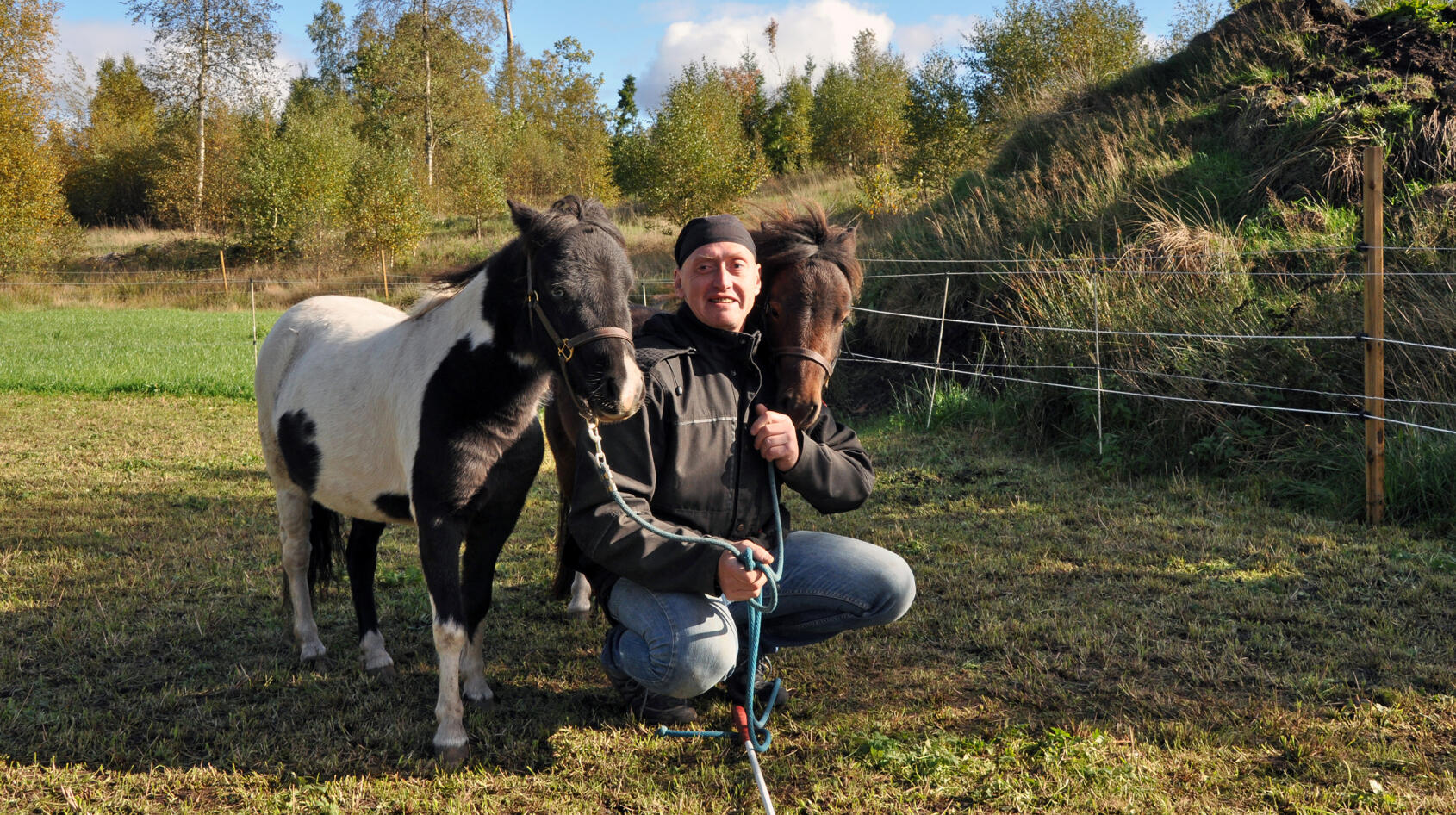 Hästarna Marta och Rosita är Jans ögon!