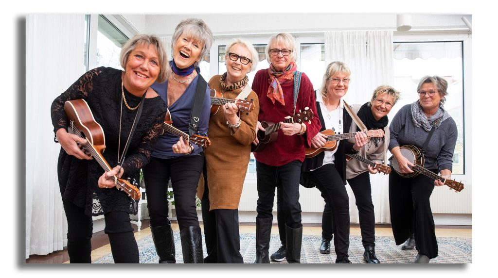 Ukuleleorkestern Snäckorna består av Agneta Hoff Norrman, Sigbritt Gunnarsson Lundin, Kerstin Berggren, Marianne Alfredson, Birgitta Steijner, Ulrika Holmqvist, Lena Nilsson och Lena Juelsson (saknas på bilden).